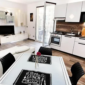  Apartment Macaia